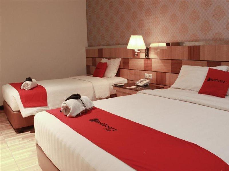 Hotel Reddoorz Premium Near Bandung Station Zewnętrze zdjęcie